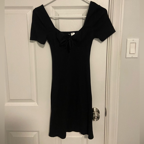 H&M Tie-Detail Ribbed Dress - Picture 2 of 4